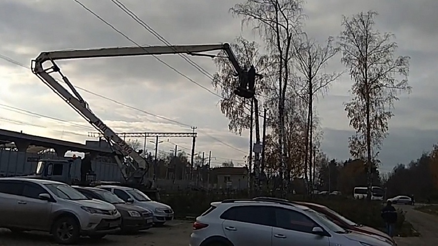 Благодаря общественному инспектору Ассоциации - Роману Федосееву, была проведена опиловка аварийных деревьев